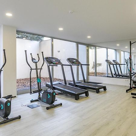 Lovelystay - Modern Loft With Gym & Free Parking Minutes Away From Cbd Porto Eksteriør bilde