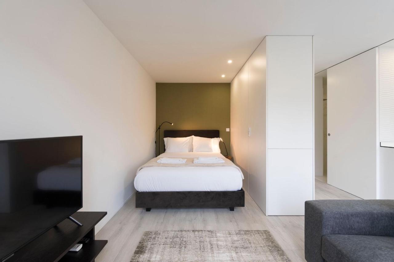 Lovelystay - Modern Loft With Gym & Free Parking Minutes Away From Cbd Porto Eksteriør bilde