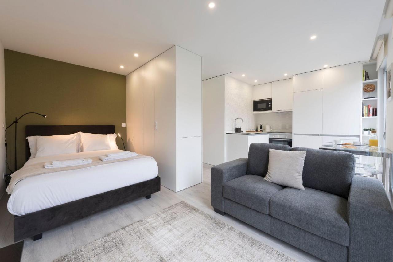 Lovelystay - Modern Loft With Gym & Free Parking Minutes Away From Cbd Porto Eksteriør bilde