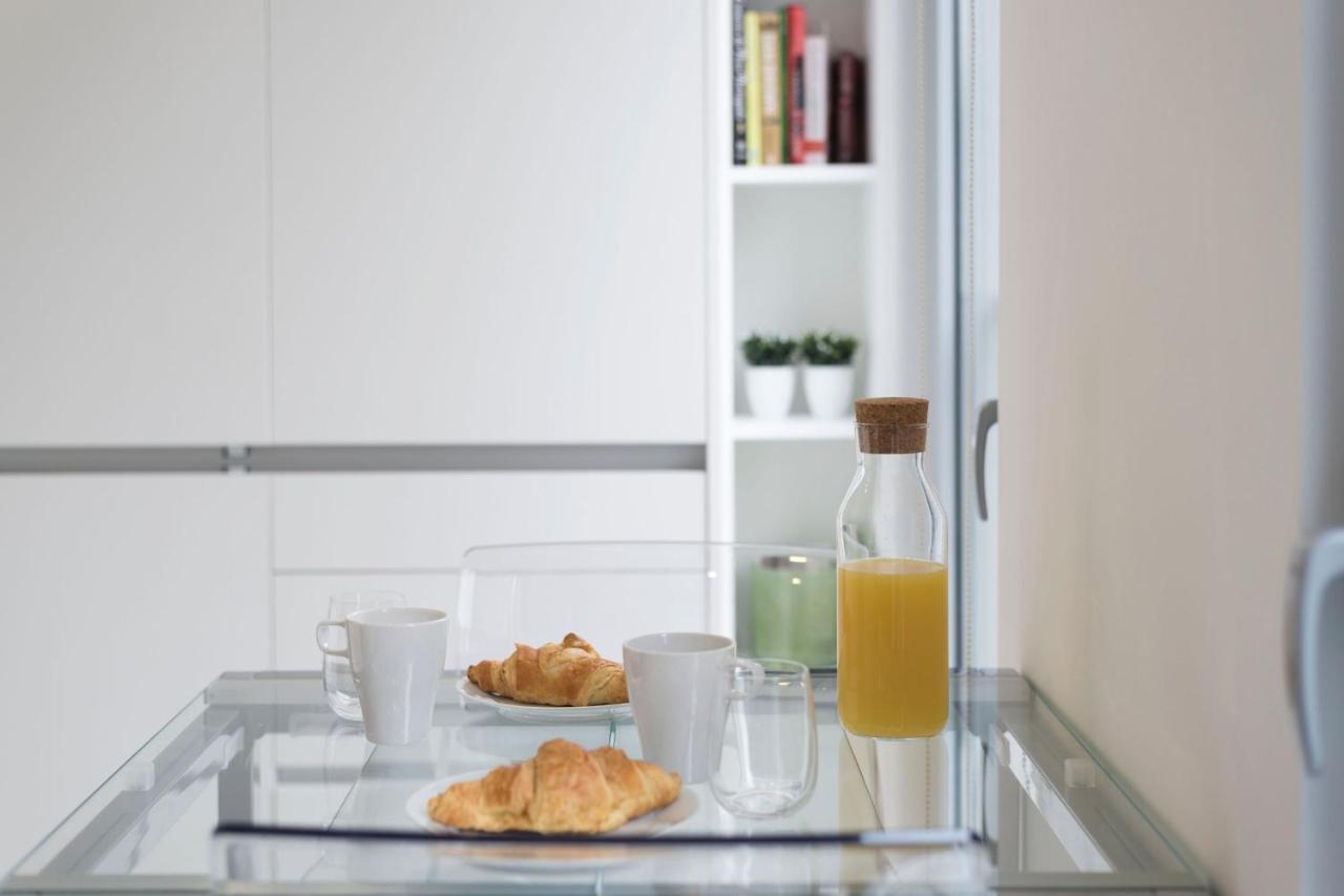 Lovelystay - Modern Loft With Gym & Free Parking Minutes Away From Cbd Porto Eksteriør bilde