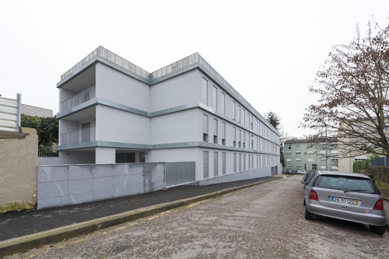 Lovelystay - Modern Loft With Gym & Free Parking Minutes Away From Cbd Porto Eksteriør bilde