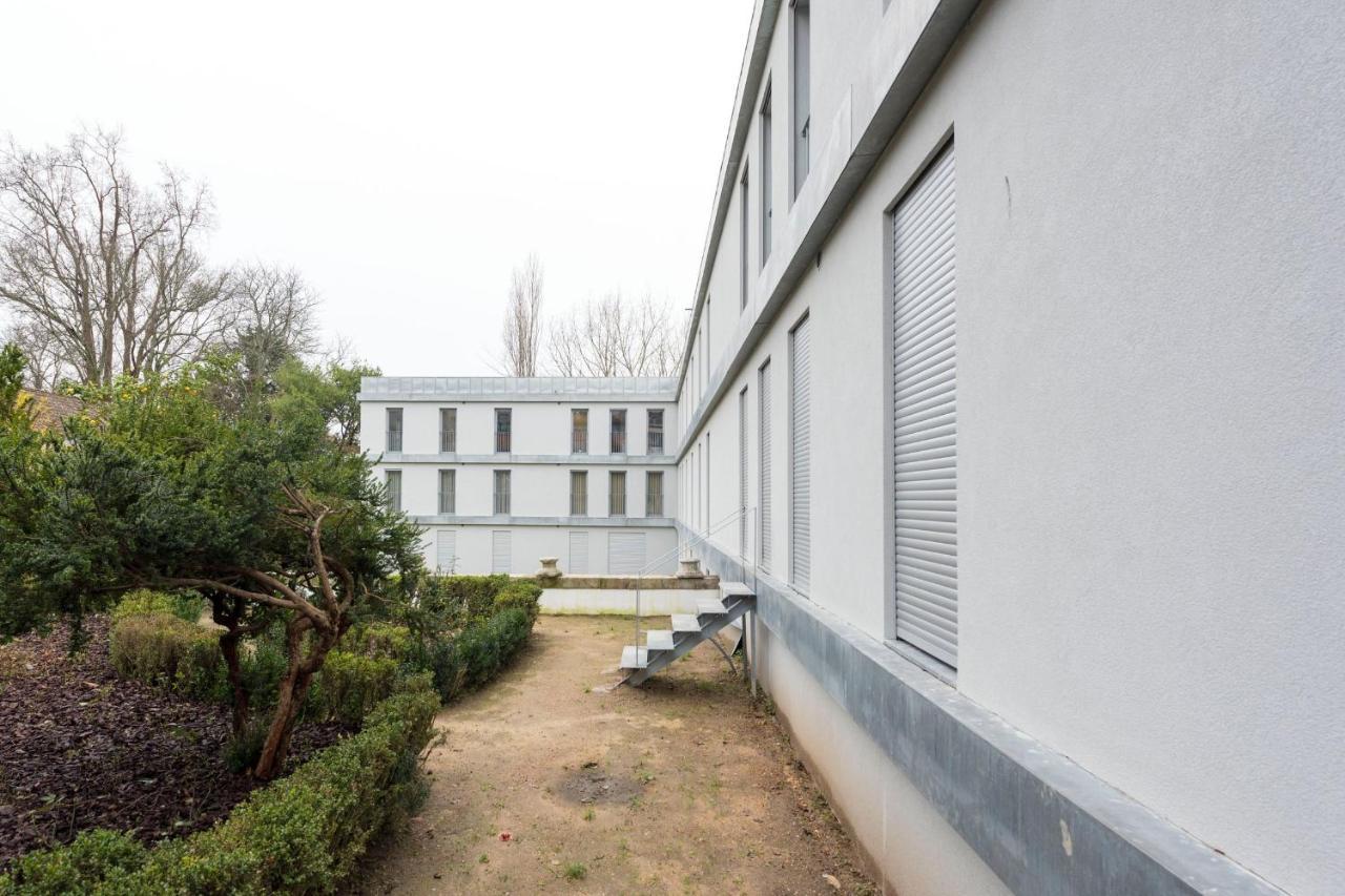 Lovelystay - Modern Loft With Gym & Free Parking Minutes Away From Cbd Porto Eksteriør bilde