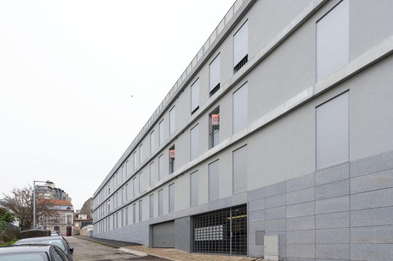 Lovelystay - Modern Loft With Gym & Free Parking Minutes Away From Cbd Porto Eksteriør bilde